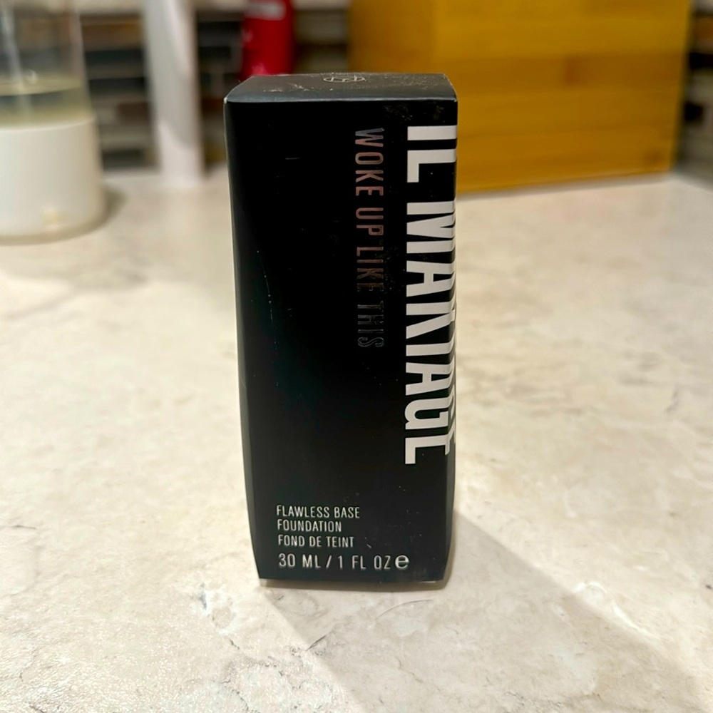 NIB IL Makiage Woke Up Like This Foundation 060